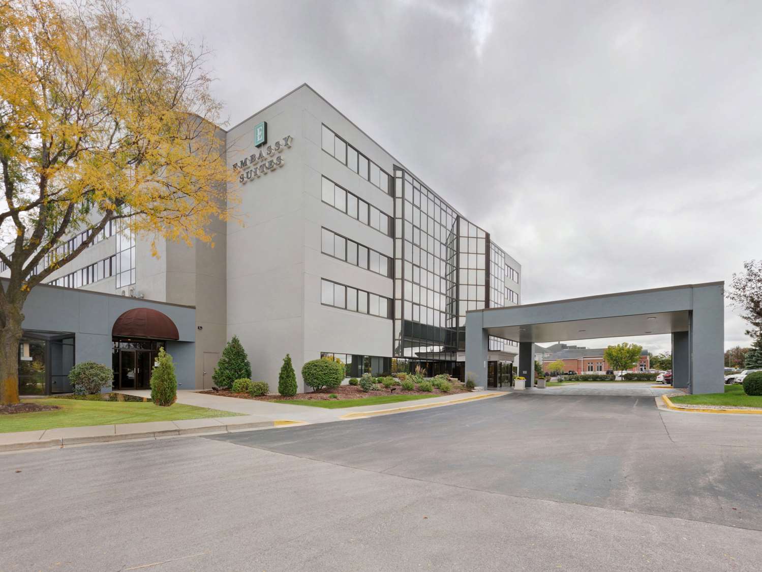 Embassy Suites by Hilton Milwaukee Brookfield 1