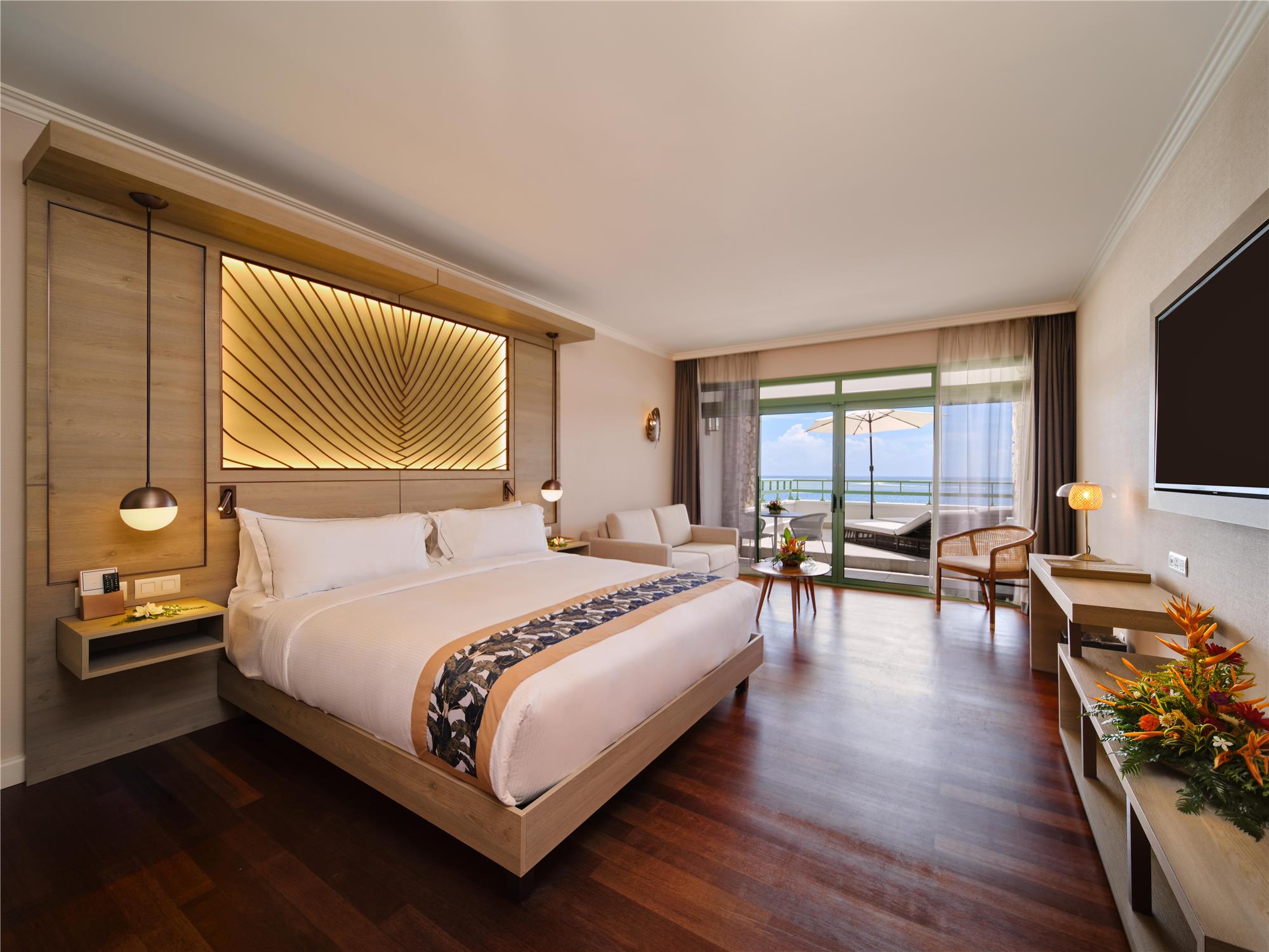 Grand Room with Balcony