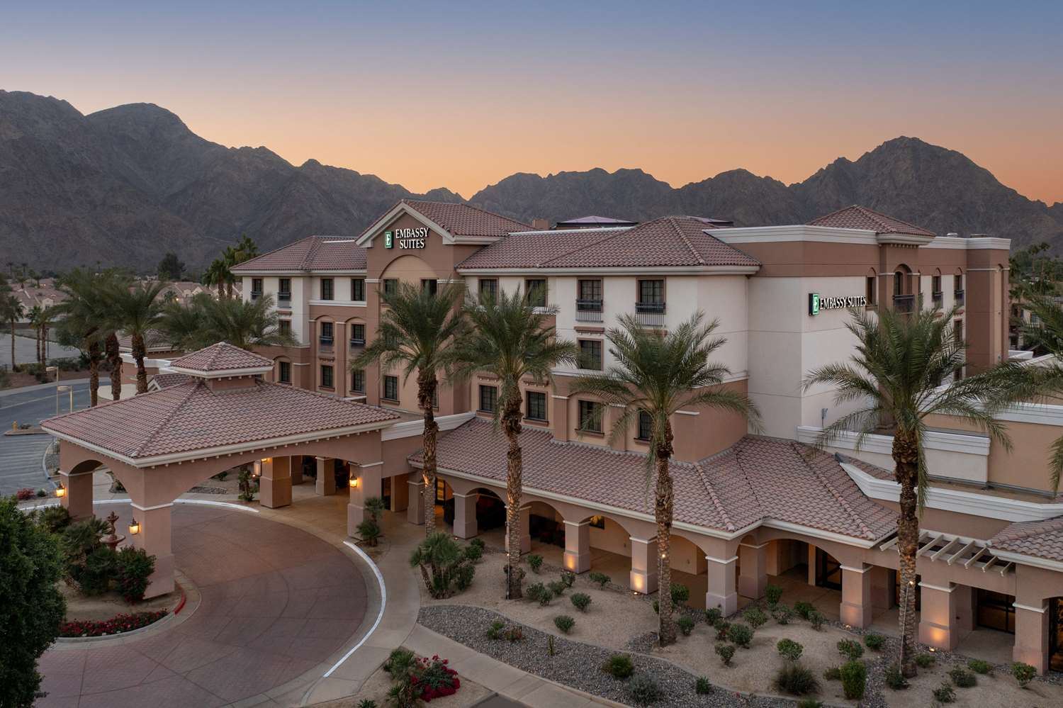 Embassy Suites by Hilton La Quinta Hotel & Spa 2