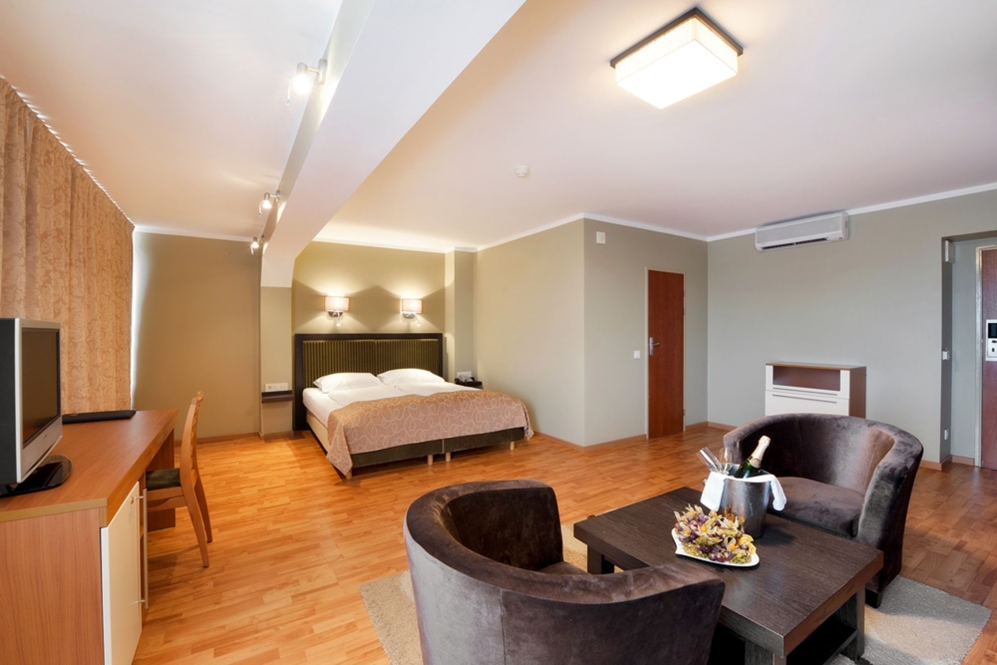 Bellevue Park Hotel Riga with FREE Parking 2