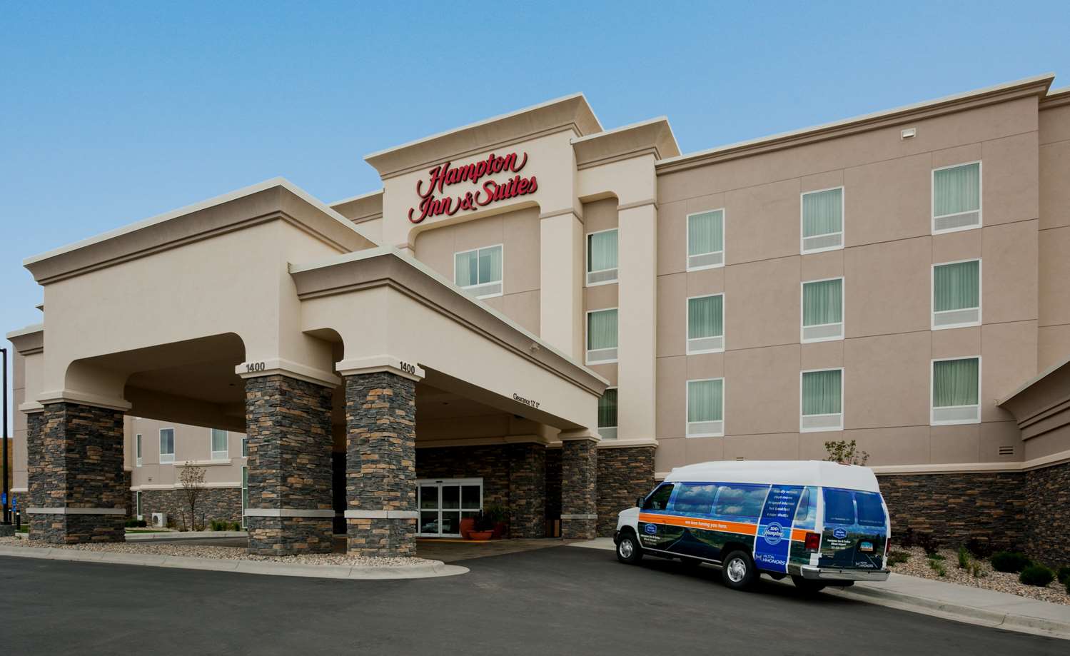 Hampton Inn & Suites Minot 2