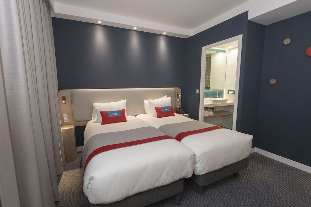 Holiday Inn Express PARIS - VELIZY by IHG 2