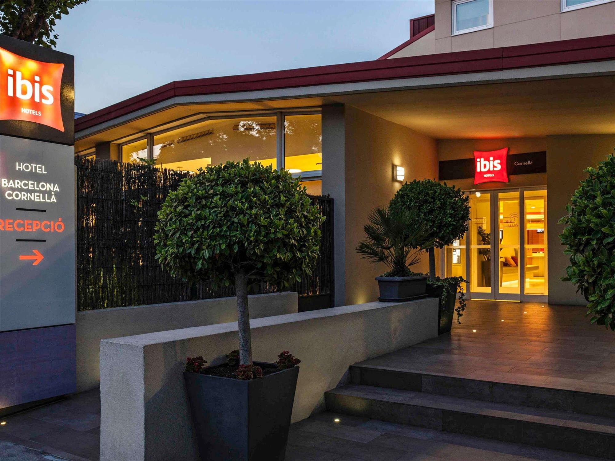 Ibis Cornella 2