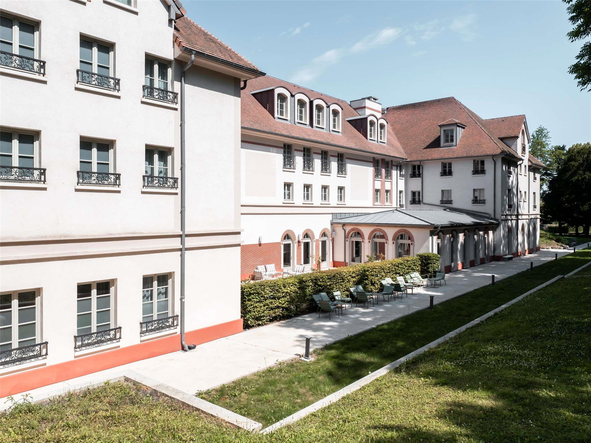 Mercure Maintenon 1