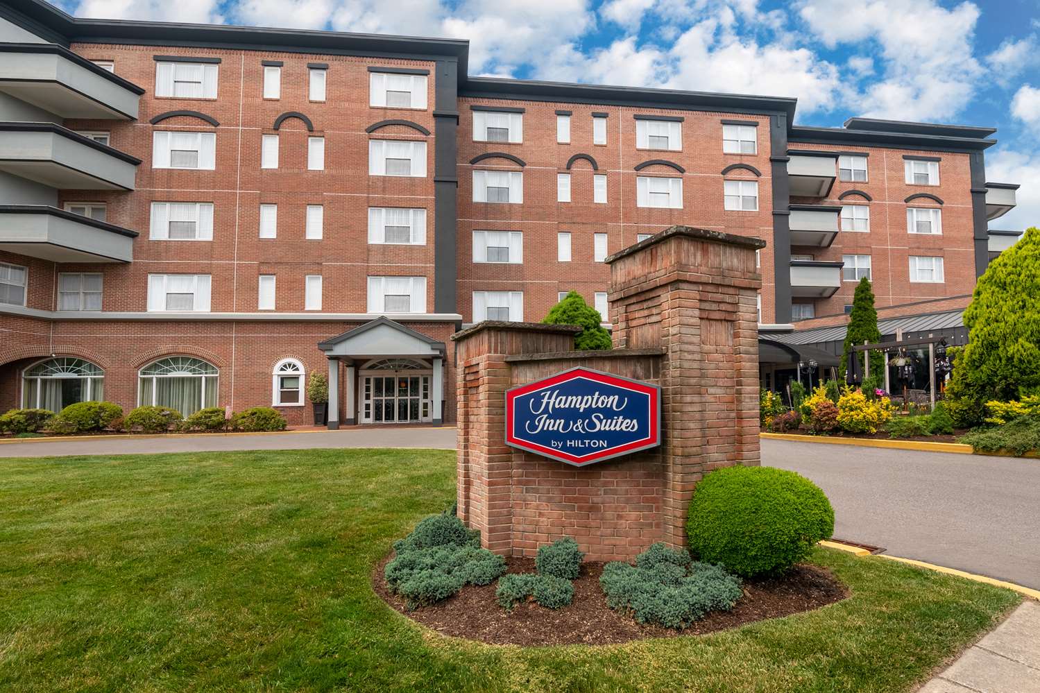 Hampton Inn & Suites Stamford 1