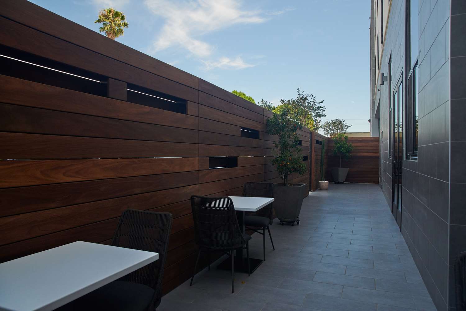 Hampton Inn & Suites Los Angeles/Sherman Oaks 2
