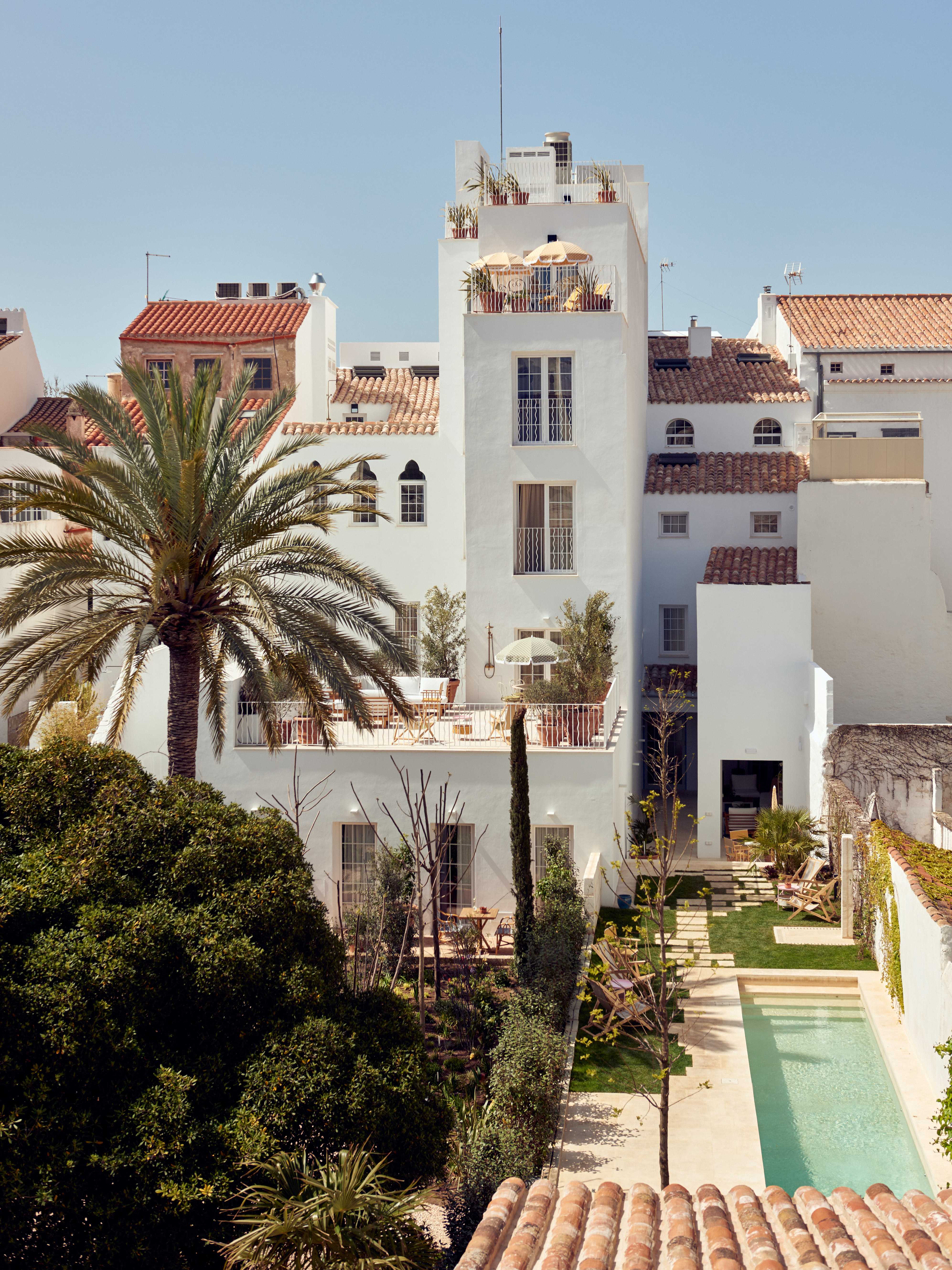 Cristine Bedfor Mahon Boutique Hotel 2