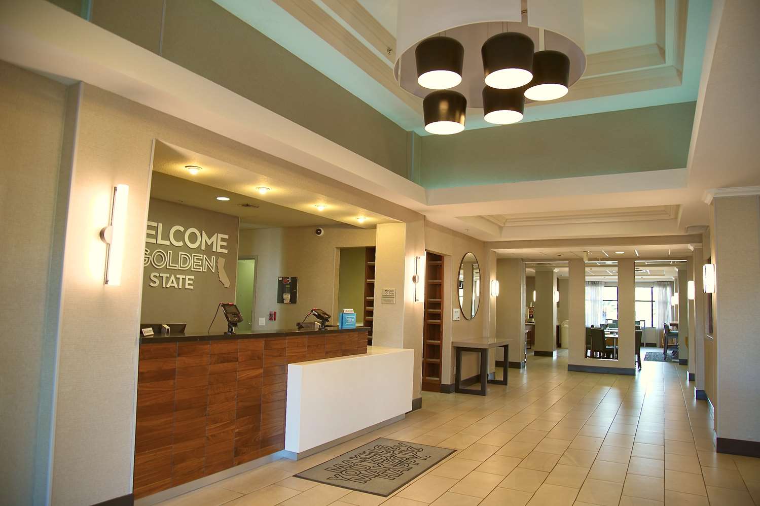 Hampton Inn & Suites Cathedral City 2