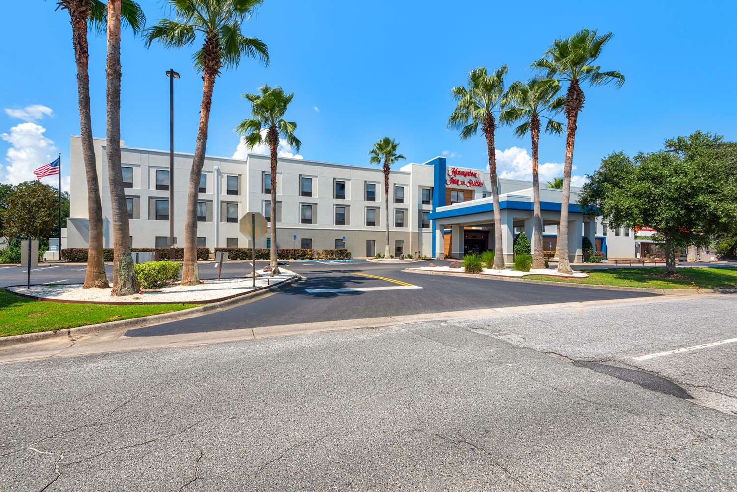 Hampton Inn & Suites Pensacola I-10 N at Univ. Town Plaza 1