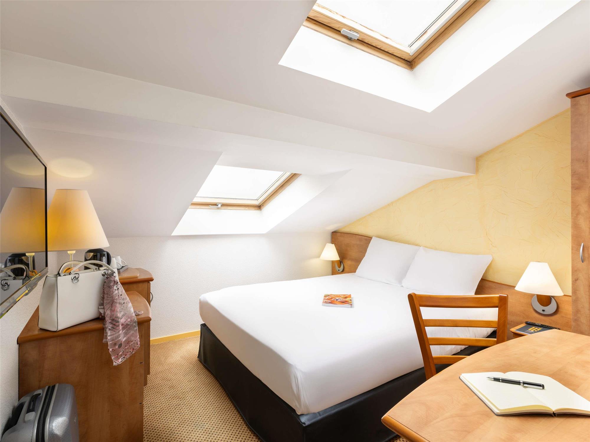 Classic attic room with 1 double bed