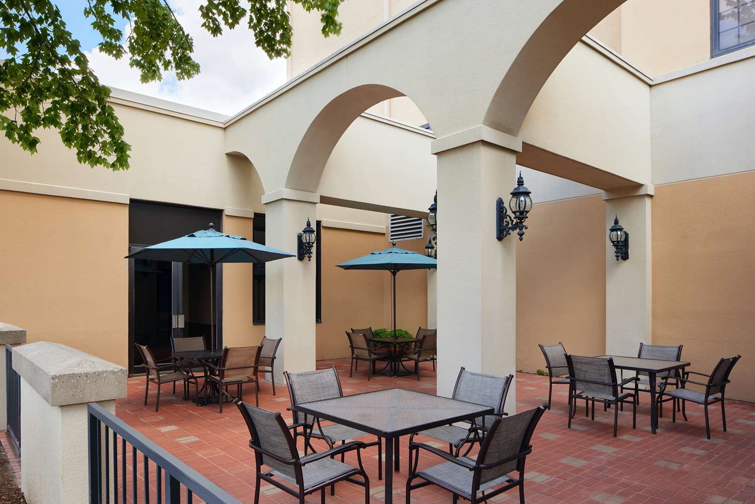 Embassy Suites by Hilton Greensboro Airport 2