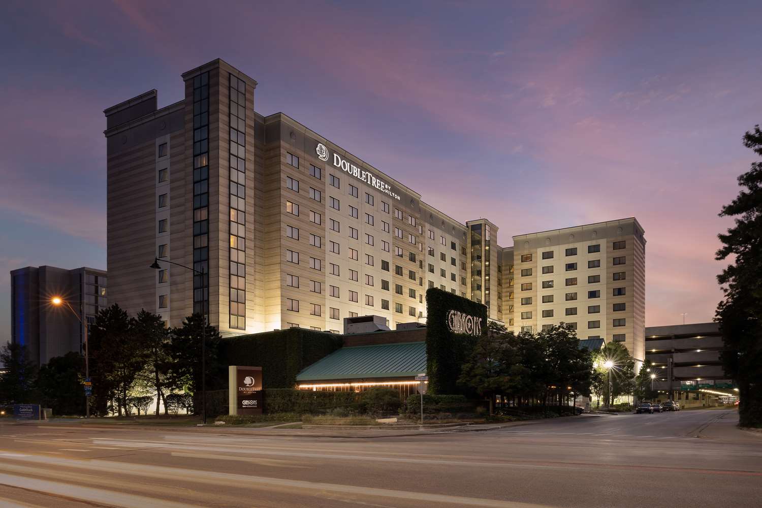 DoubleTree by Hilton Chicago O'Hare Airport-Rosemont 2