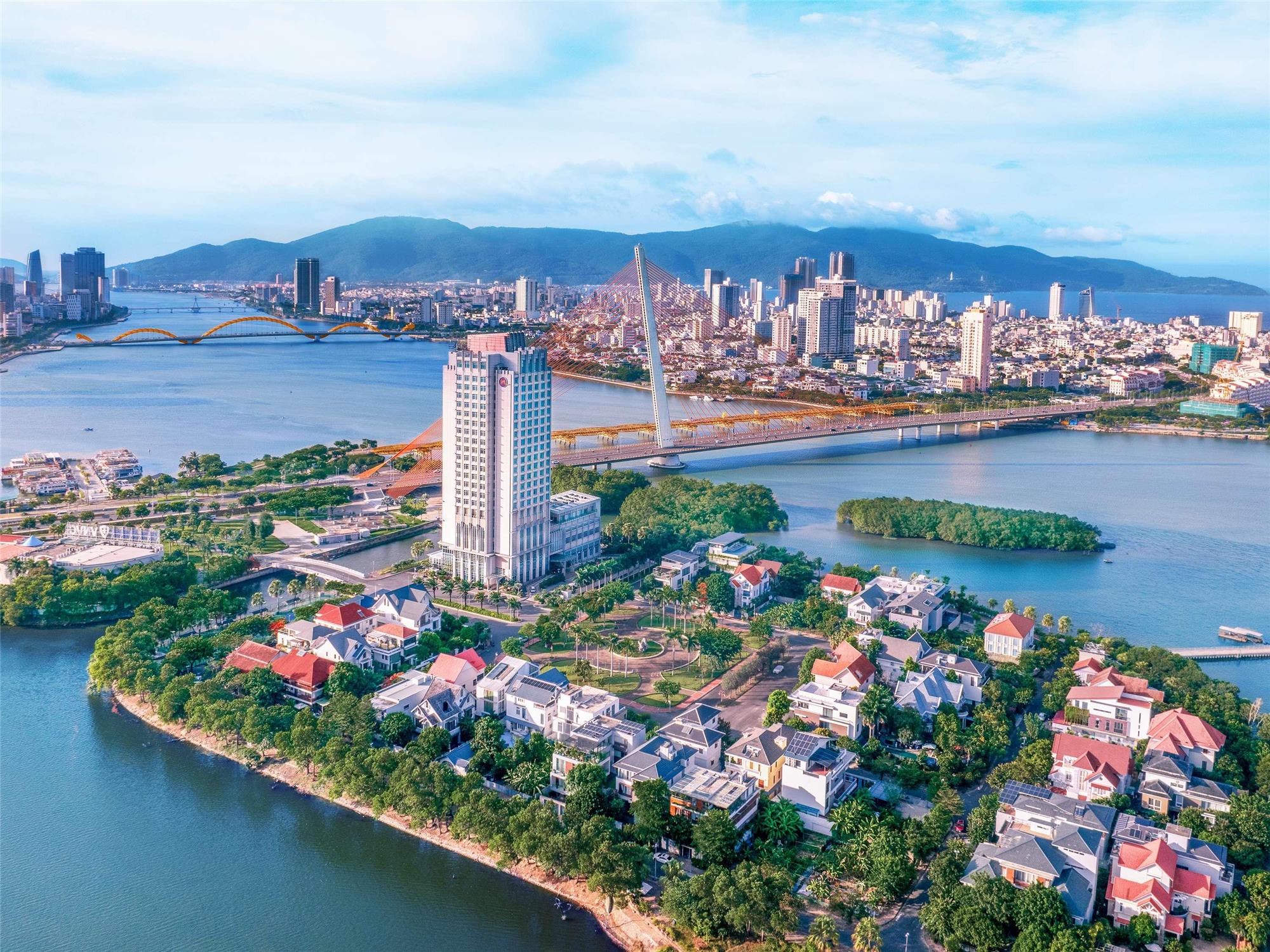 Grand Mercure Danang - 10 minutes to Airport & 200m to Bach Dang Walking street 1