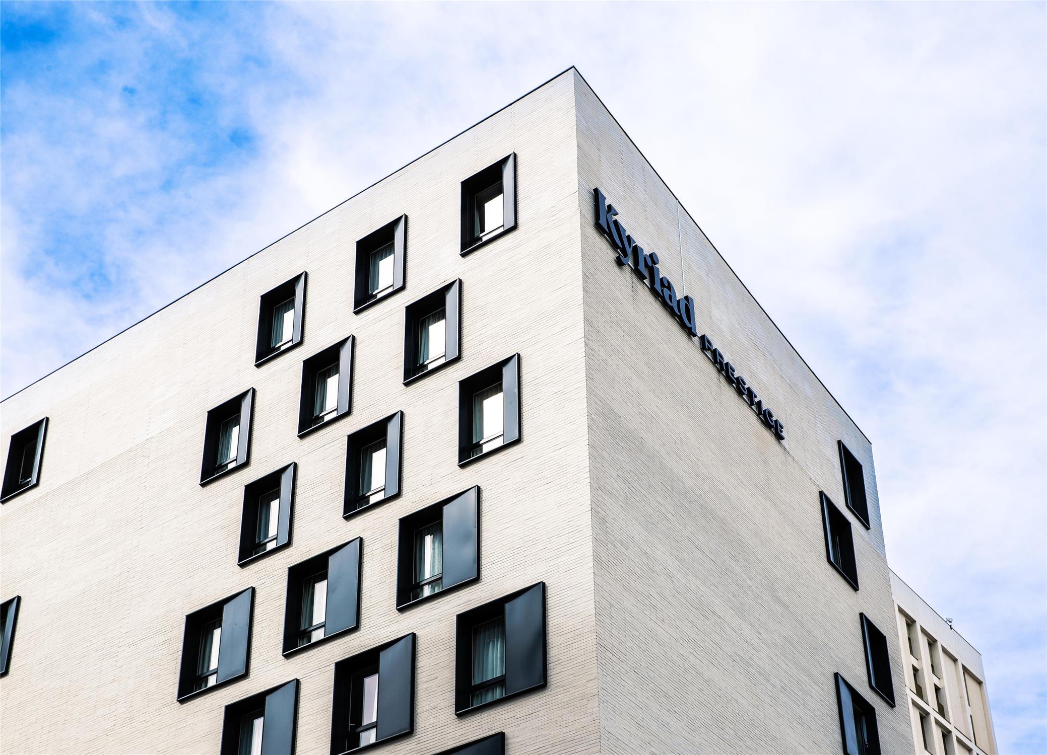 Hôtel Kyriad Prestige Paris Asnieres 1
