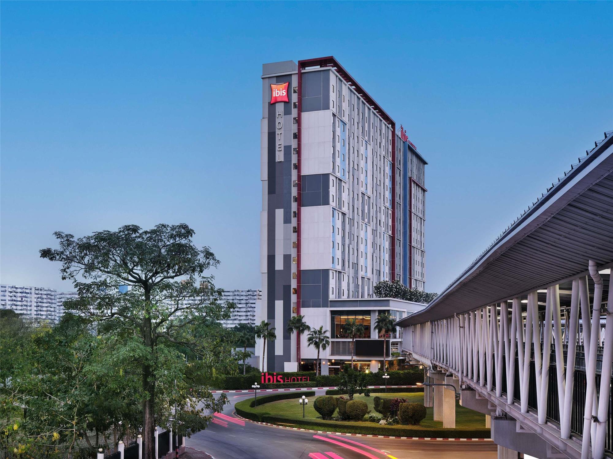 ibis Bangkok IMPACT 1