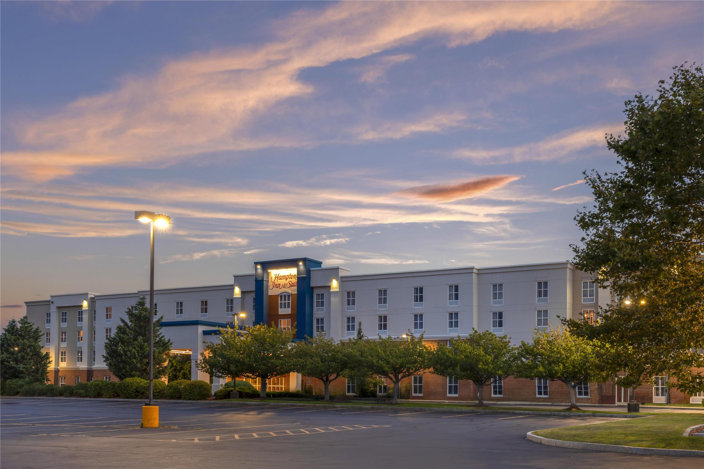 Hampton Inn & Suites Plymouth 2
