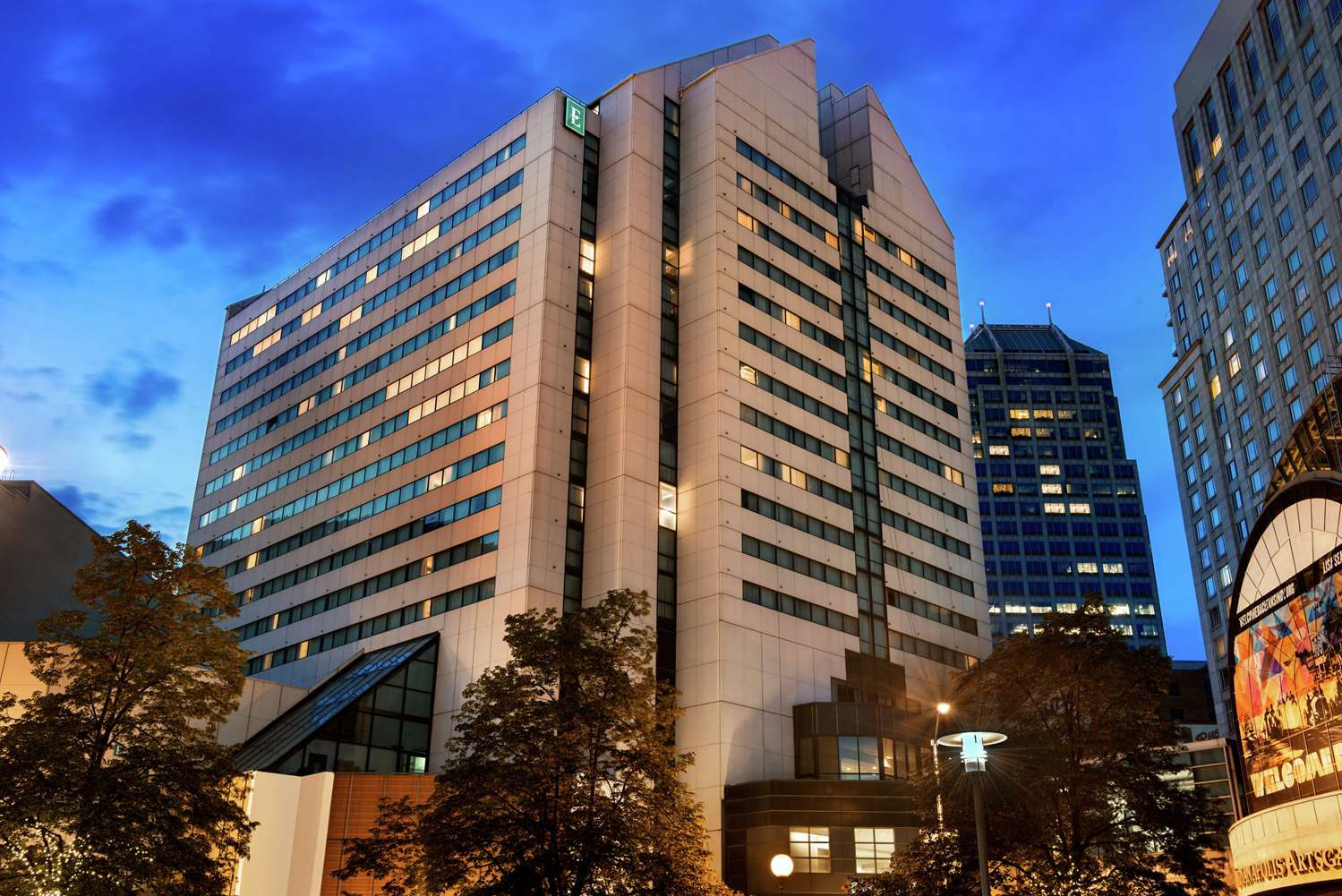 Embassy Suites by Hilton Indianapolis Downtown 2