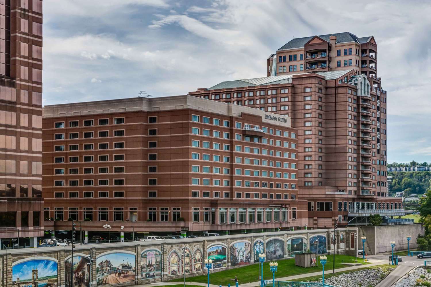 Embassy Suites by Hilton Cincinnati RiverCenter 1