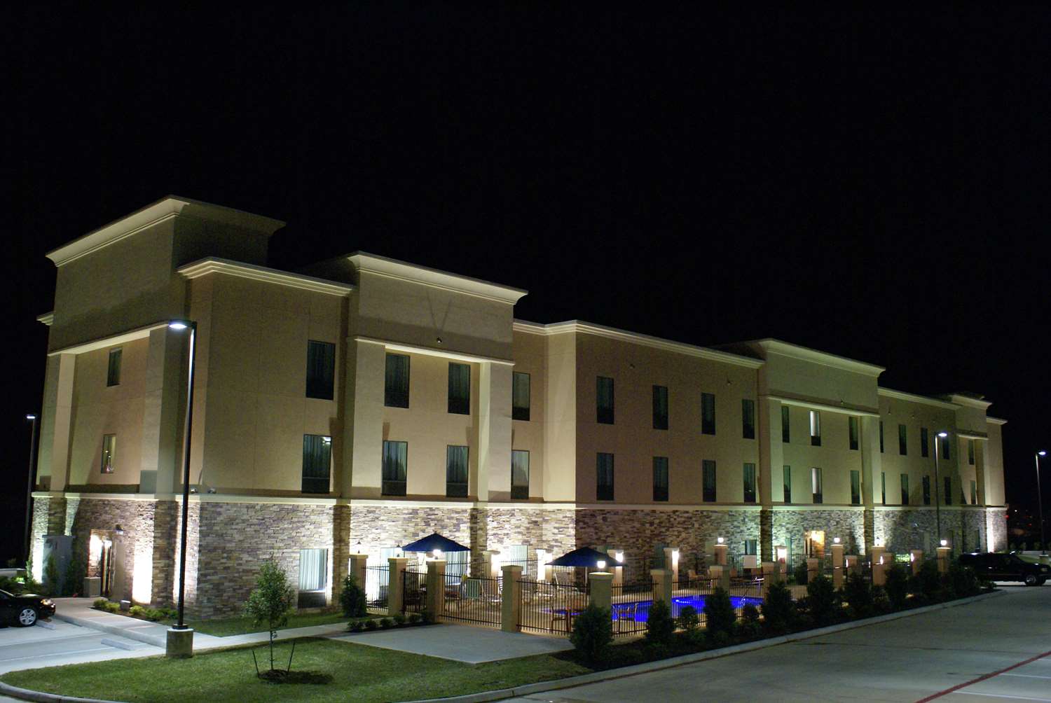 Hampton Inn & Suites Center 1