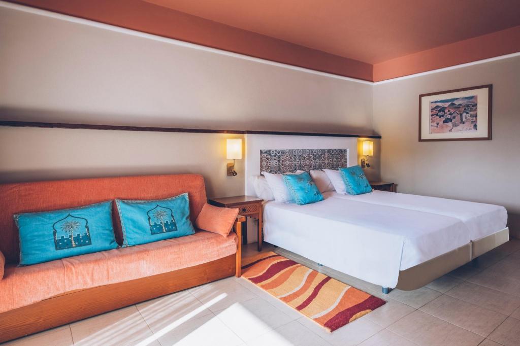 Habitación doble, vista parcial al mar