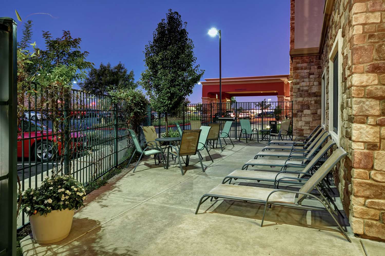 Hampton Inn & Suites Folsom 2