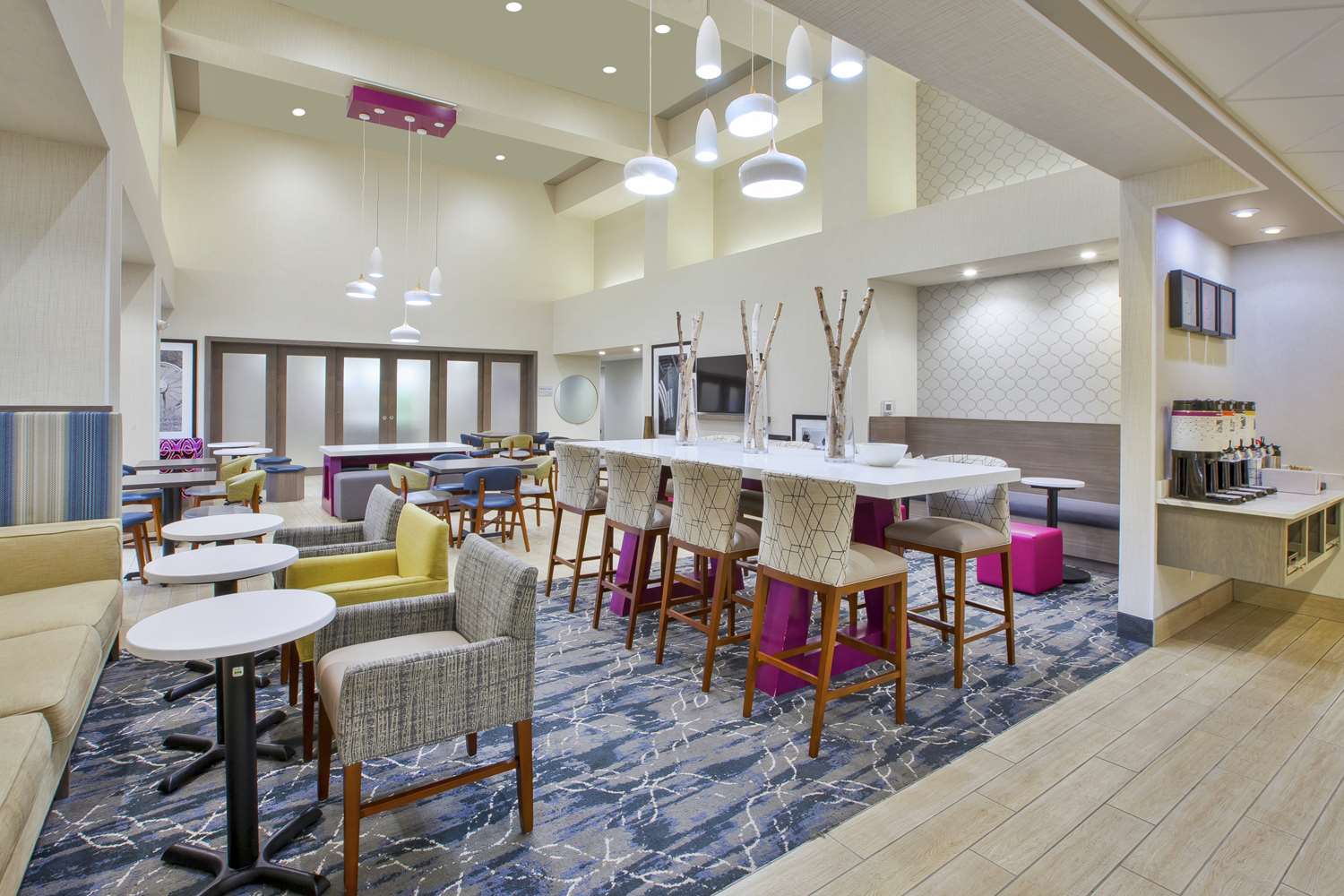 Hampton Inn & Suites Oakwood Village-Cleveland 2