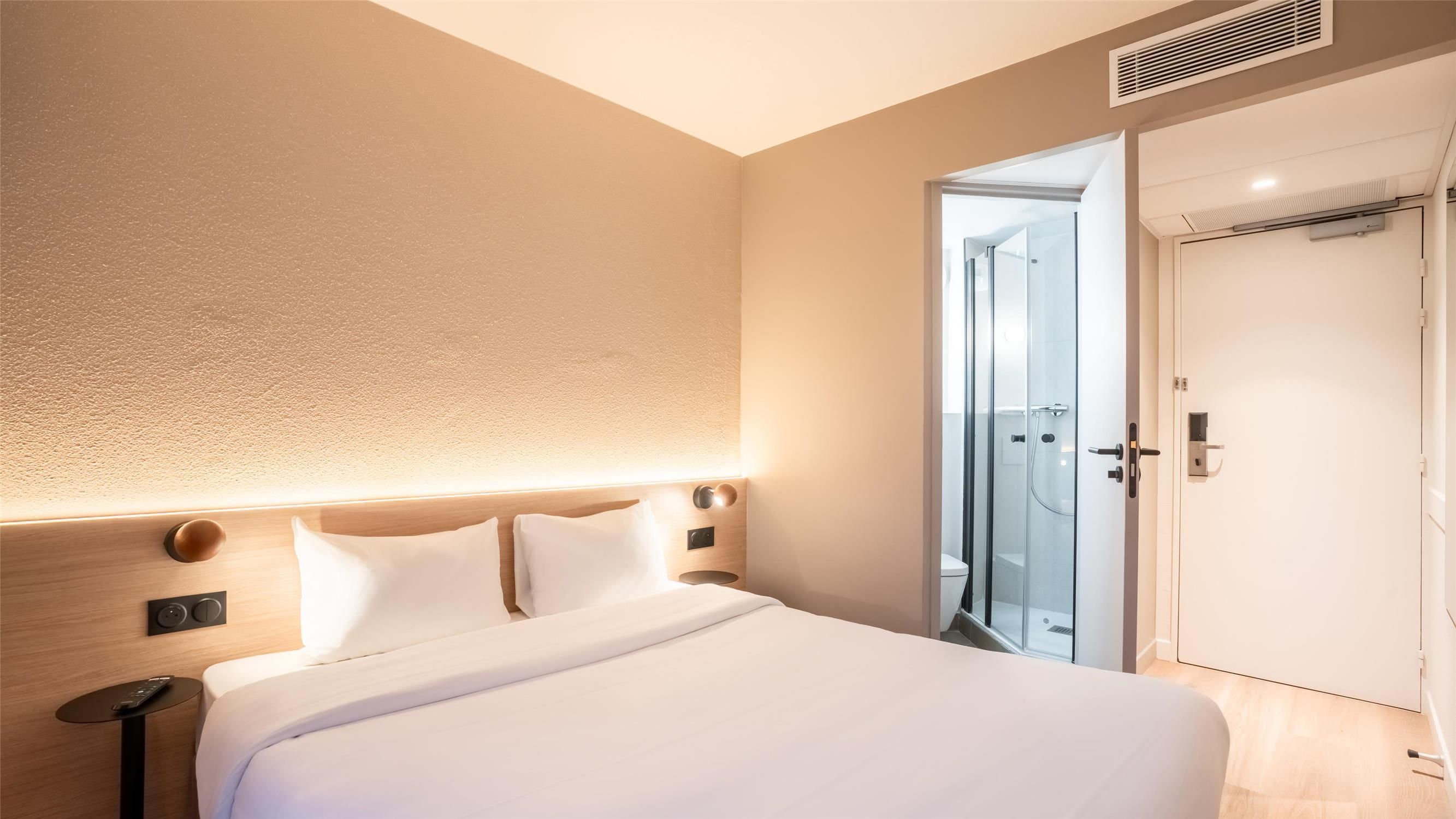 Kyriad ECO - Suresnes - La Defense 1