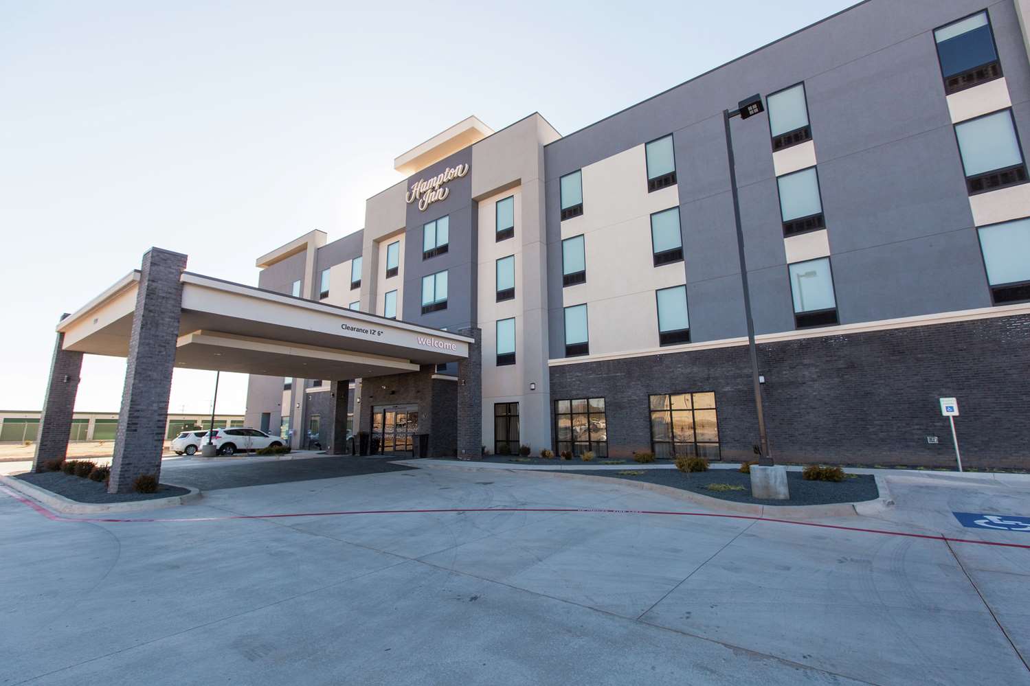 Hampton Inn Mustang 2