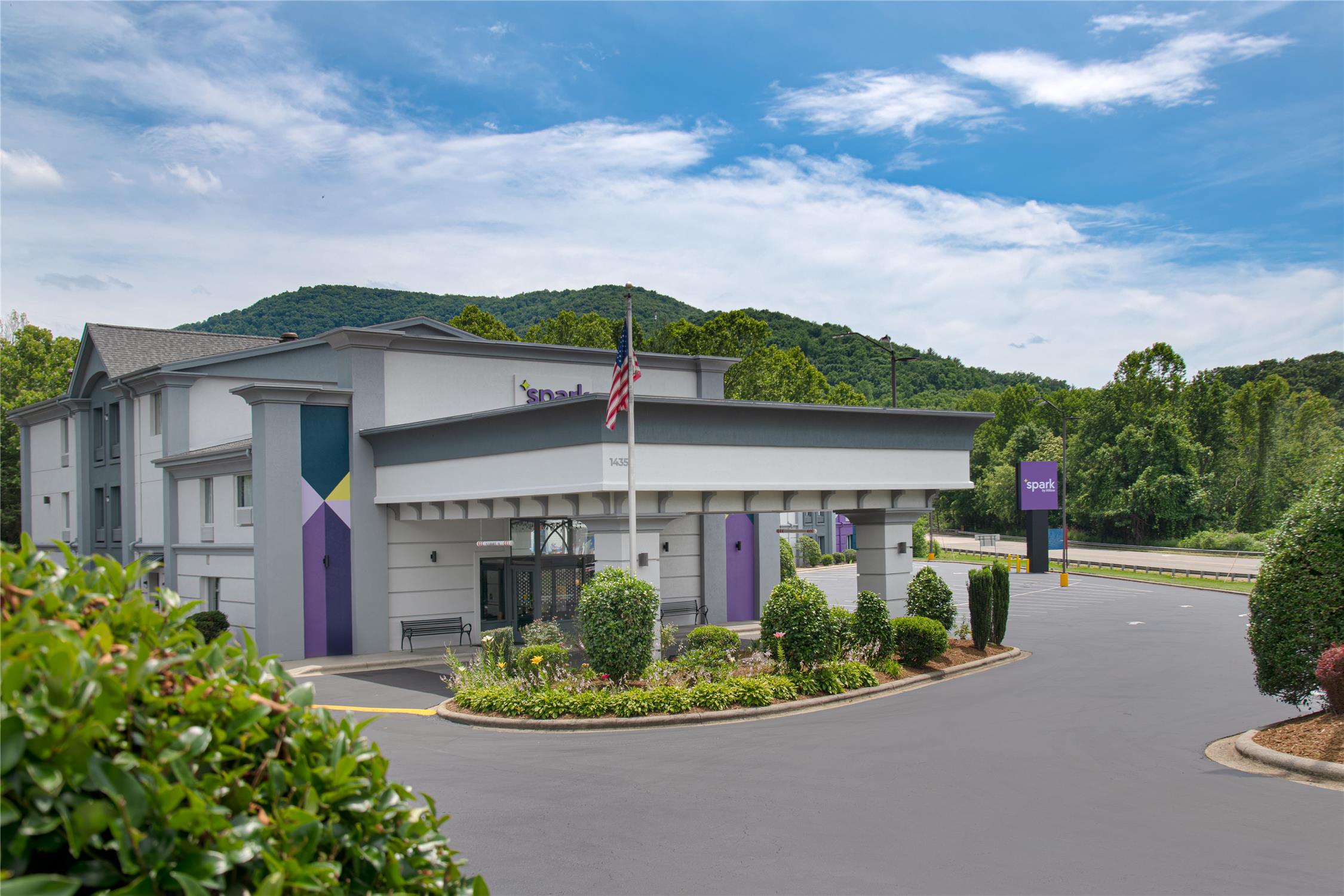 Spark by Hilton Asheville Blue Ridge Parkway 2