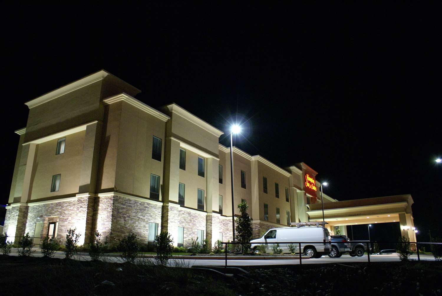 Hampton Inn & Suites Center 2