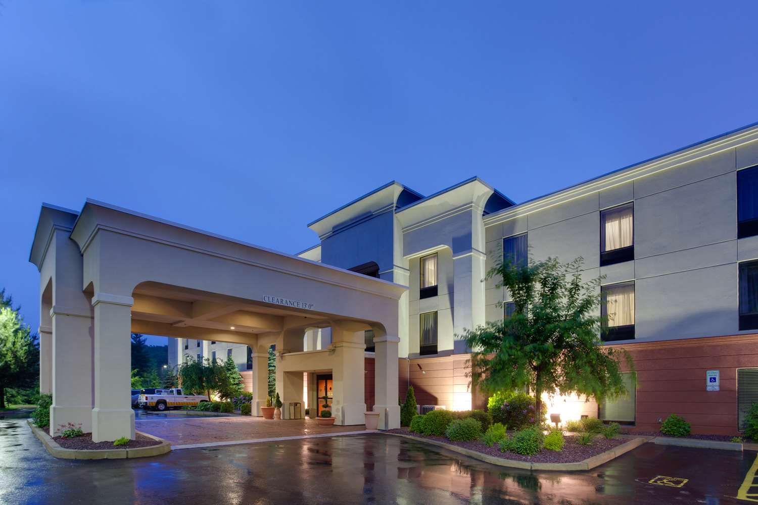 Hampton Inn Auburn, MA 1
