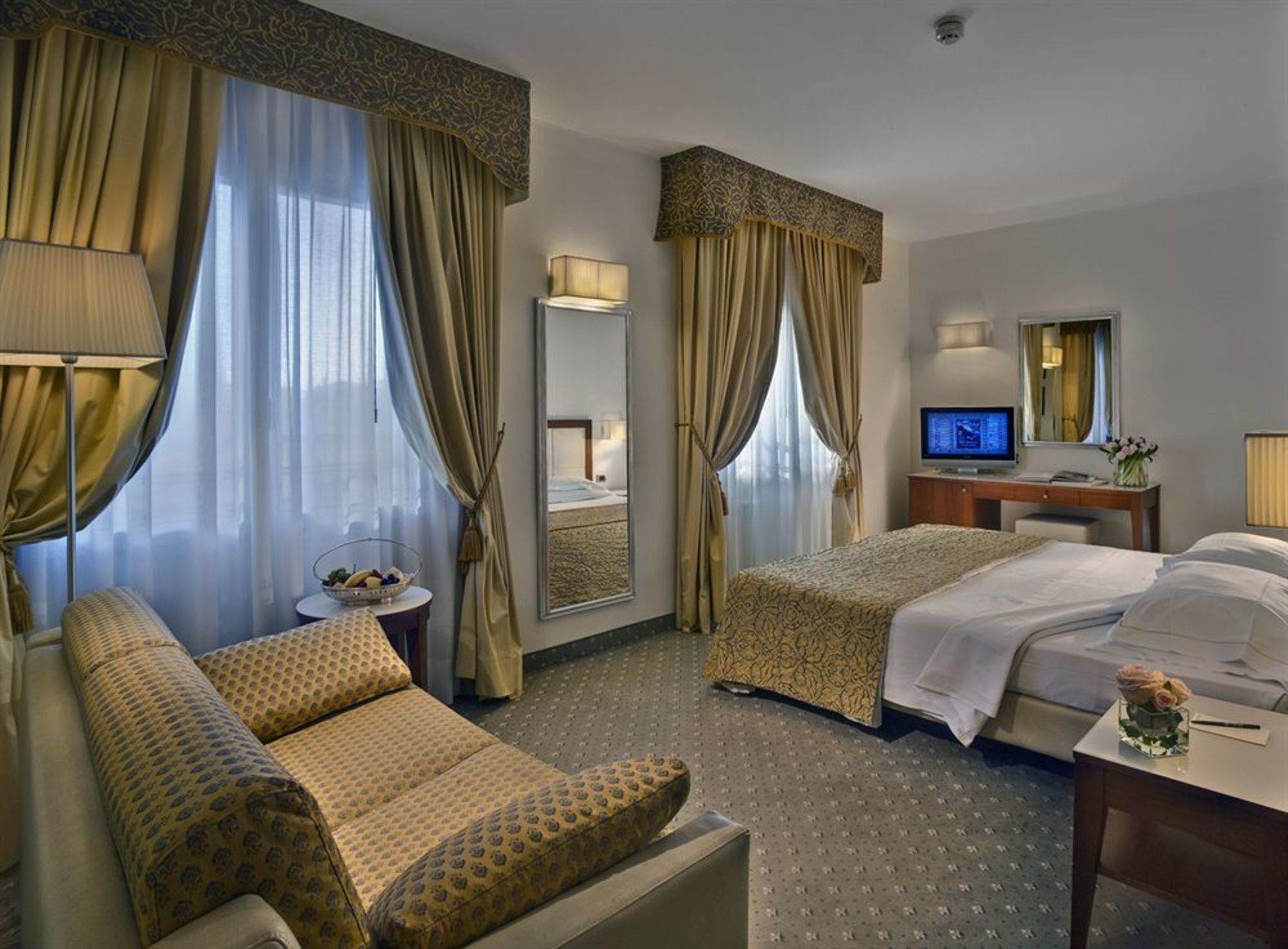 Hotel Plaza 2