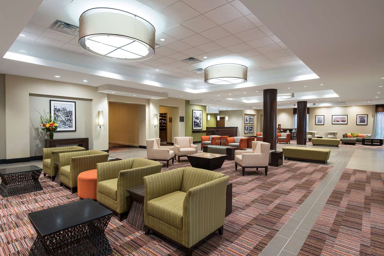 DoubleTree by Hilton Hotel Grand Rapids Airport 1