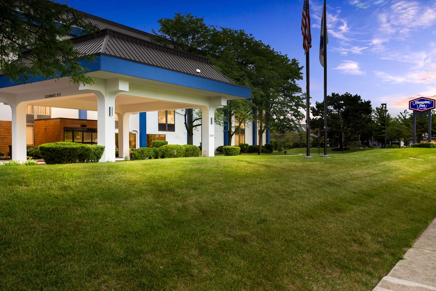 Hampton Inn Chicago-Naperville 2