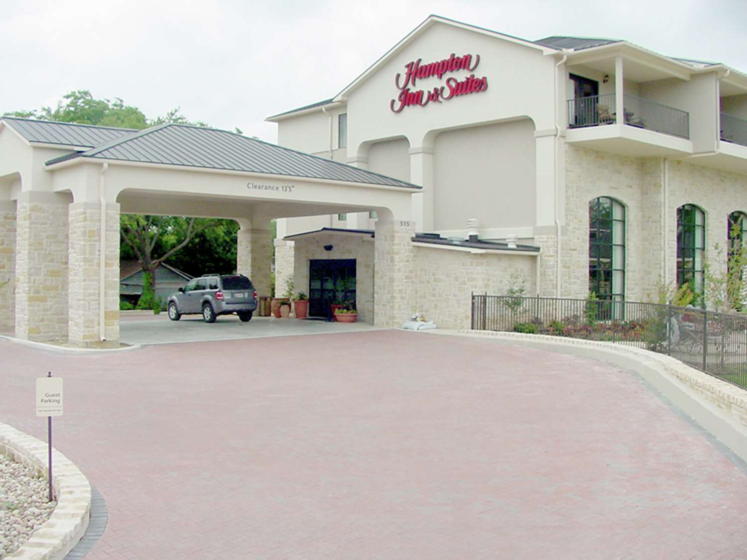 Hampton Inn & Suites Fredericksburg 1