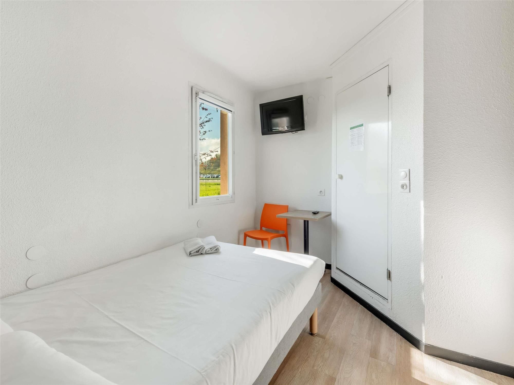 Cabrio room: 1 double bed with bathroom - new # ontheroad