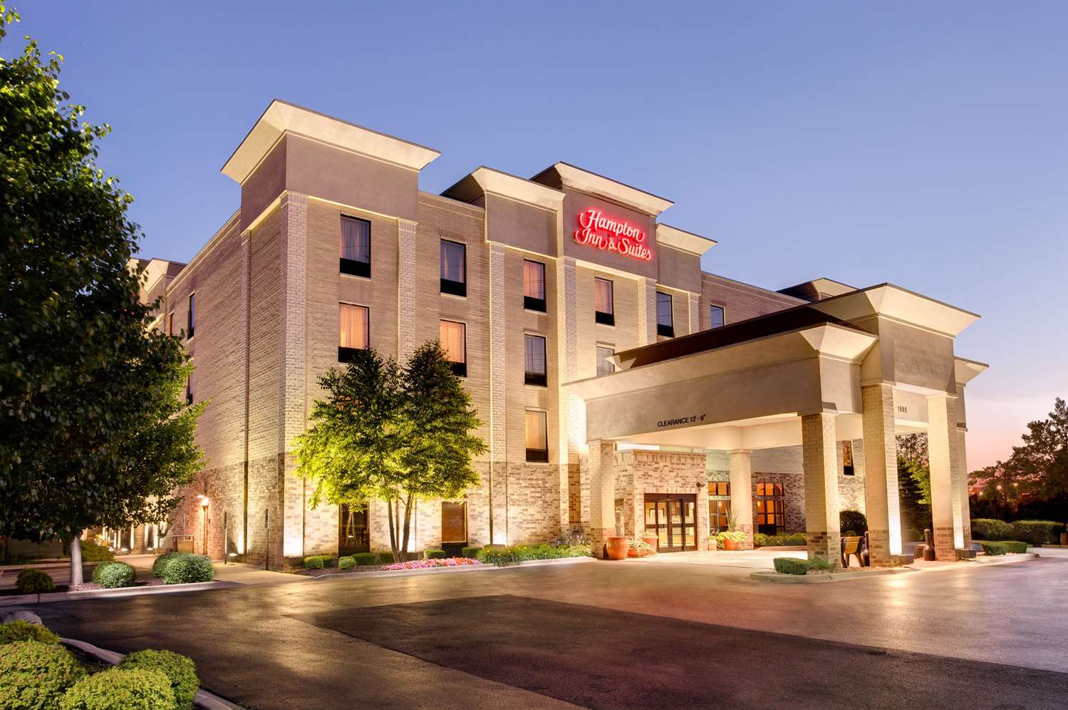 Hampton Inn & Suites Addison 2