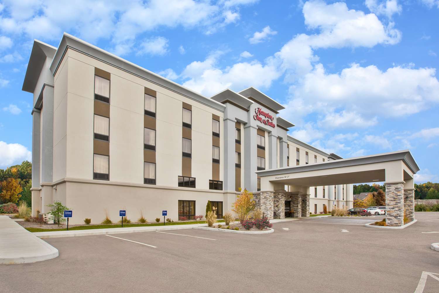 Hampton Inn & Suites Alliance 1