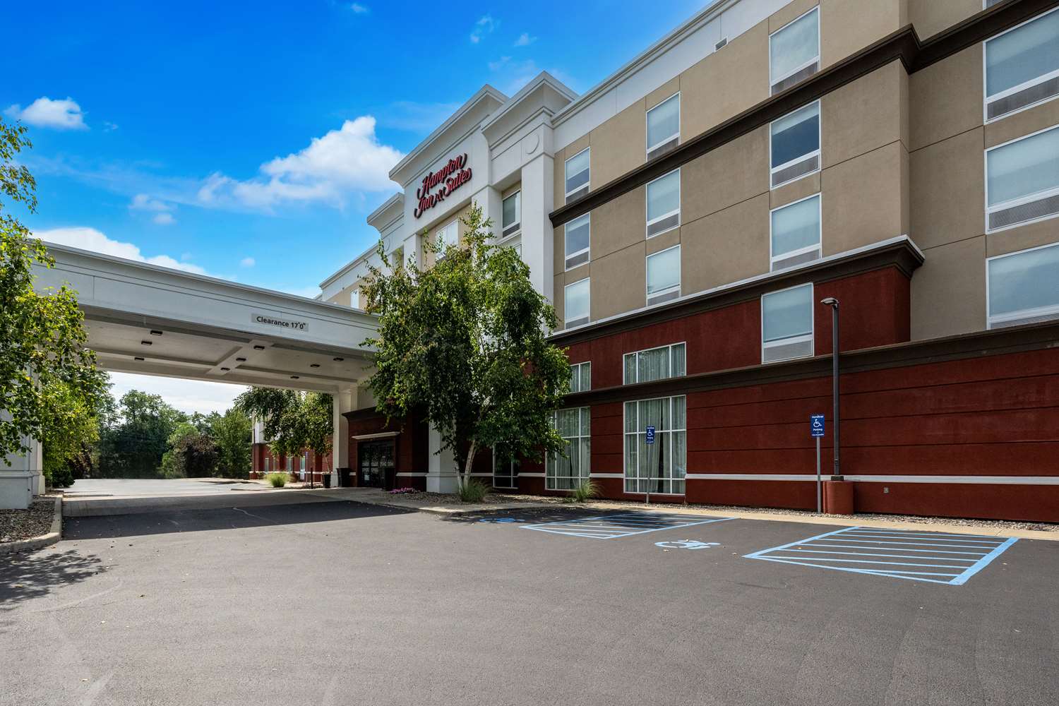Hampton Inn & Suites Poughkeepsie 2