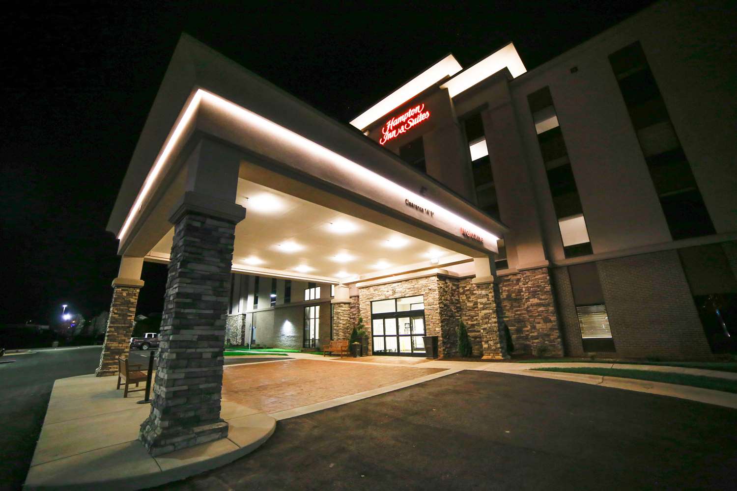 Hampton Inn & Suites Forest City 2