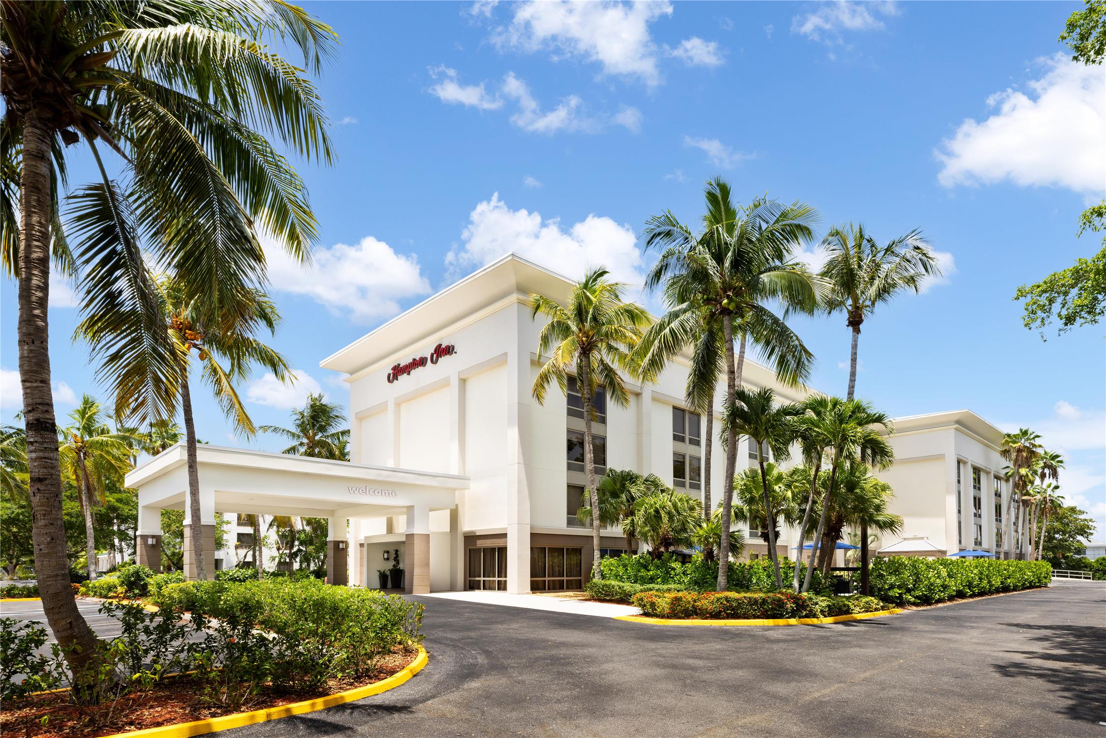 Hampton Inn Naples/Central 2