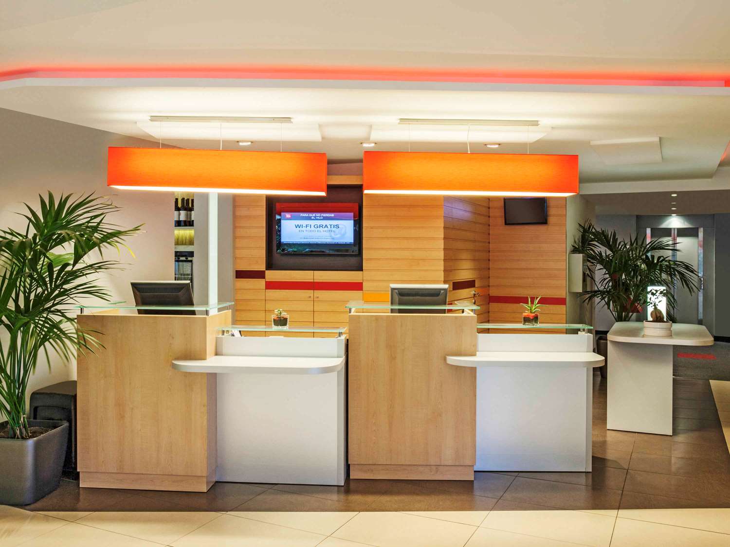 Ibis Cornella 2