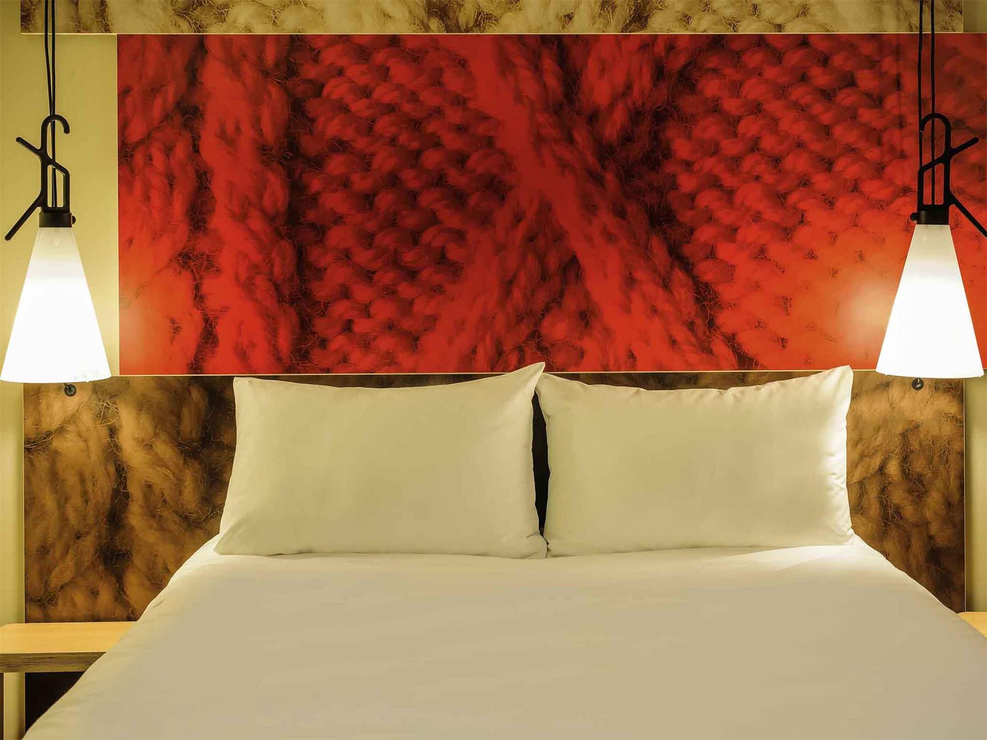 Room with 1 double bed (63x79 inches [160x200 c m]), new sleep-easy concept
