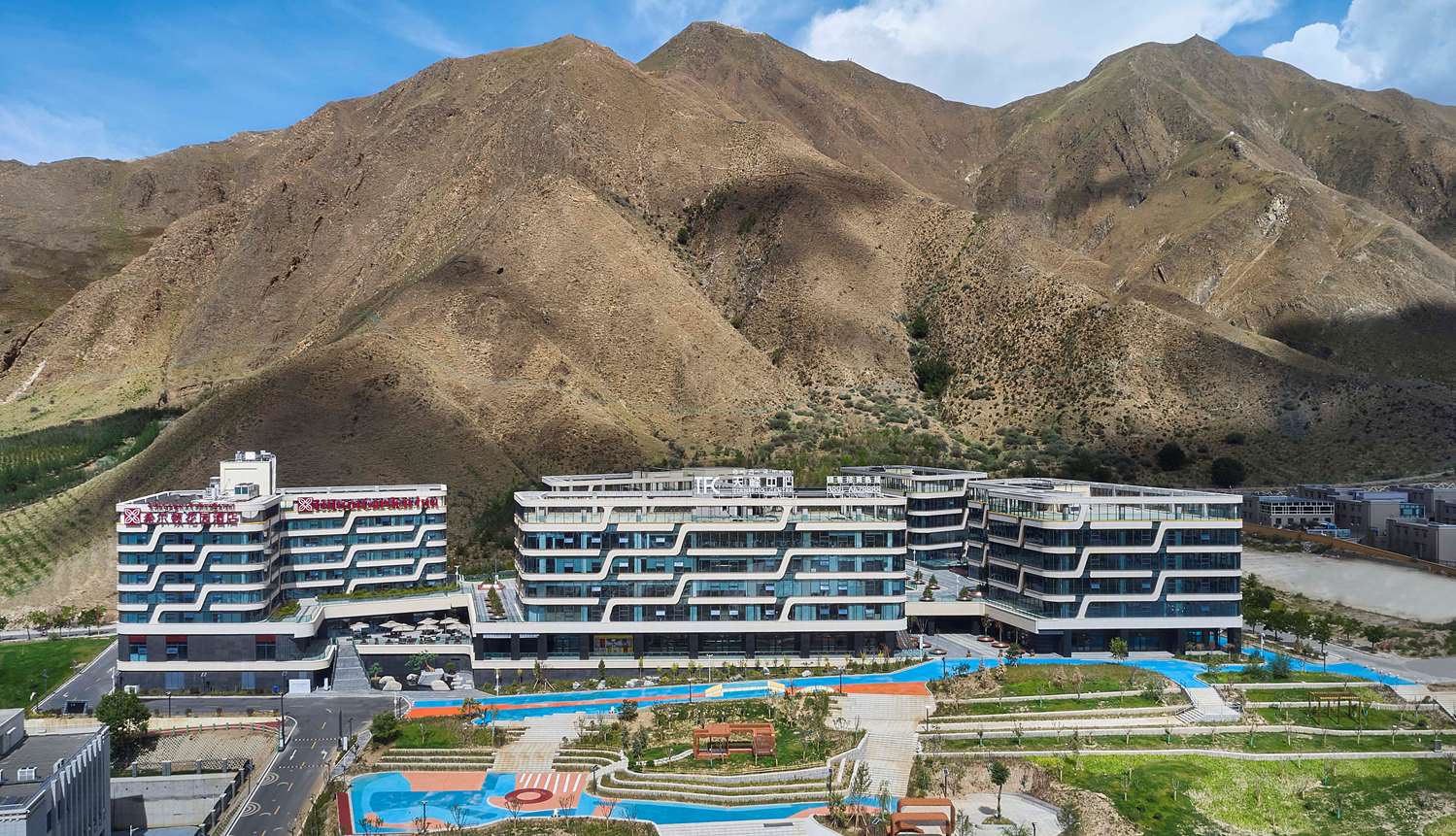 Hilton Garden Inn Lhasa 1