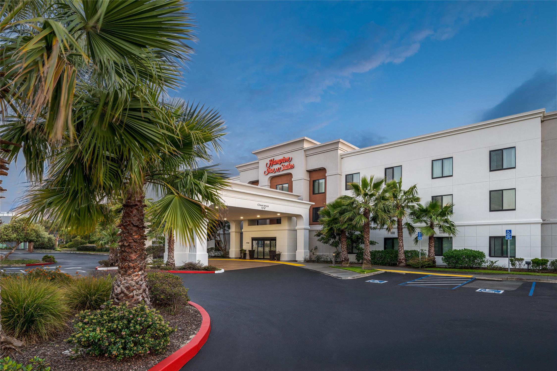 Hampton Inn & Suites Oakland Airport-Alameda 1