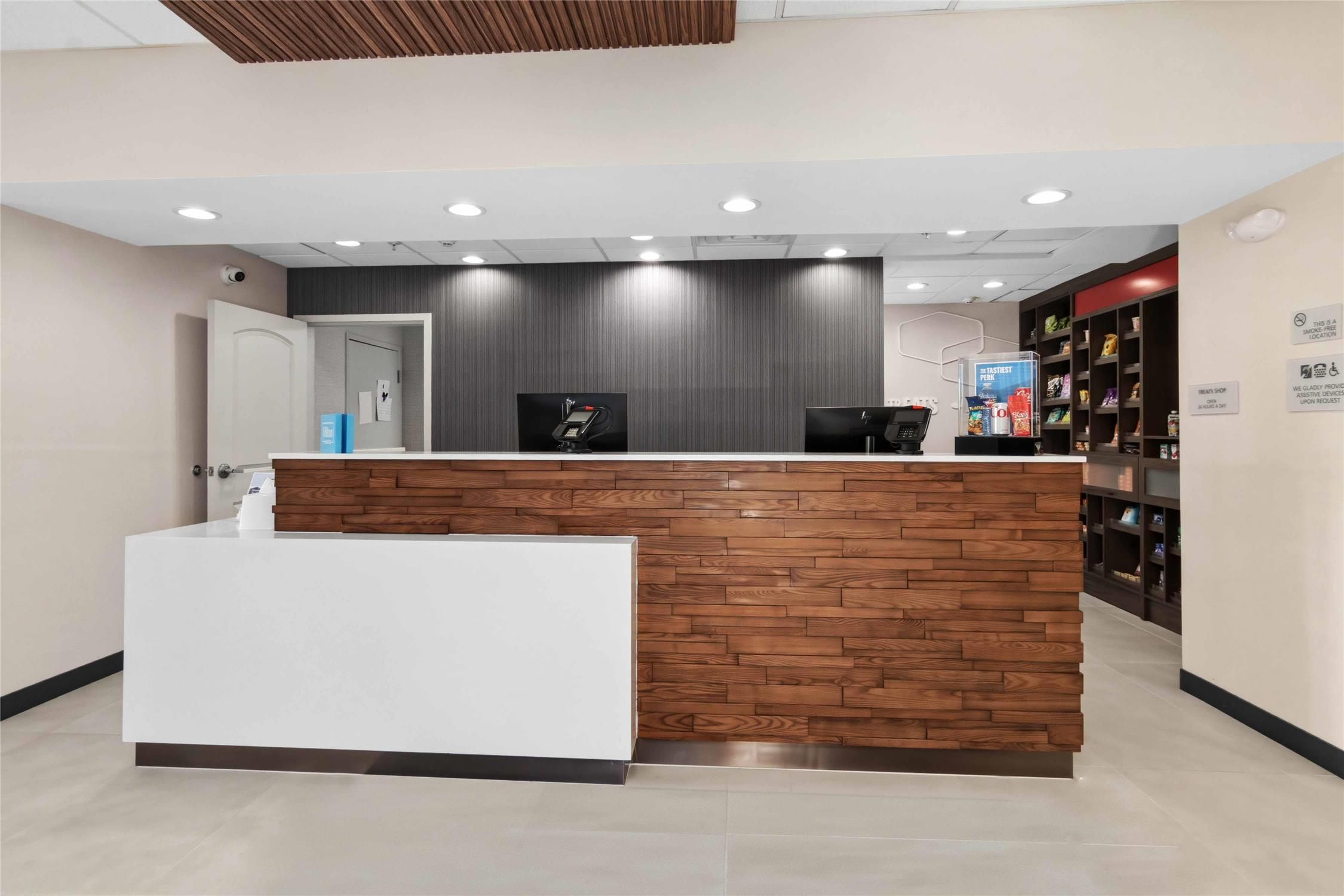 Hampton Inn & Suites Houston - Rosenberg 2