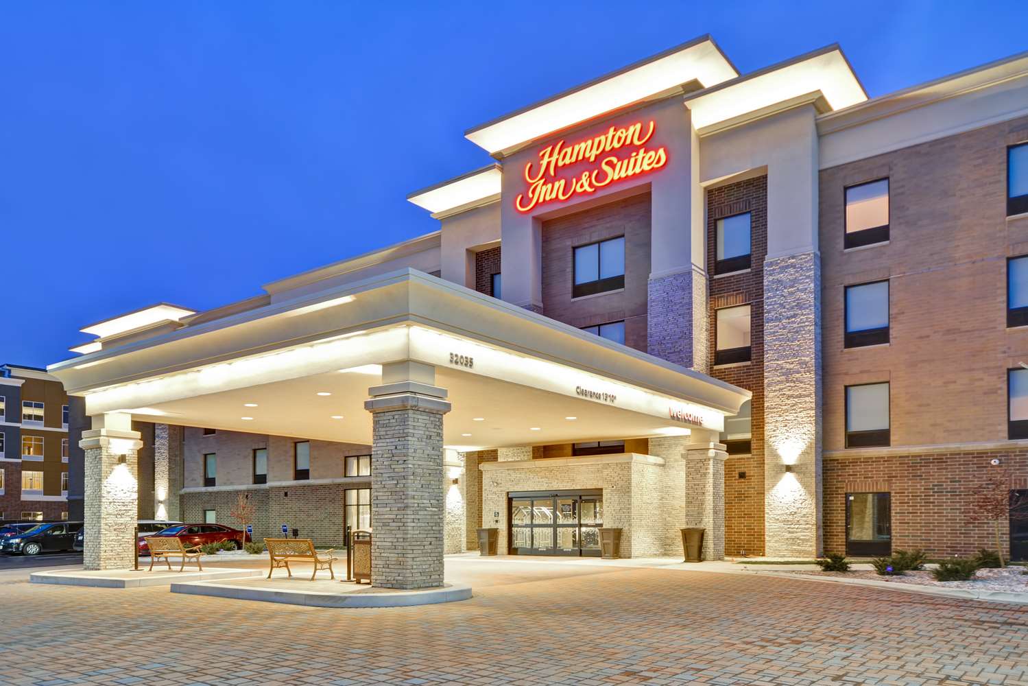 Hampton Inn & Suites Detroit/Warren 2
