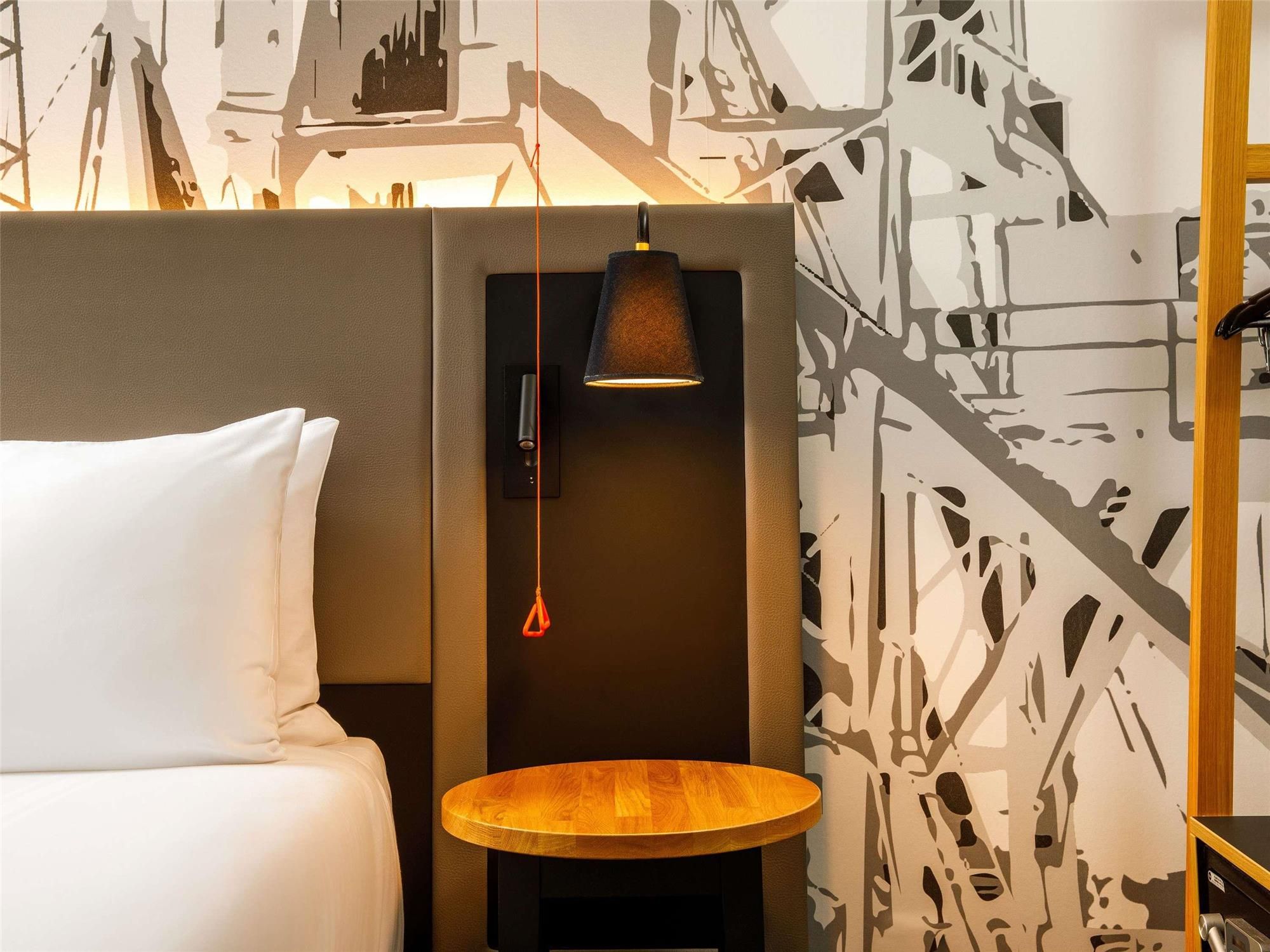 Mercure Cardiff 1