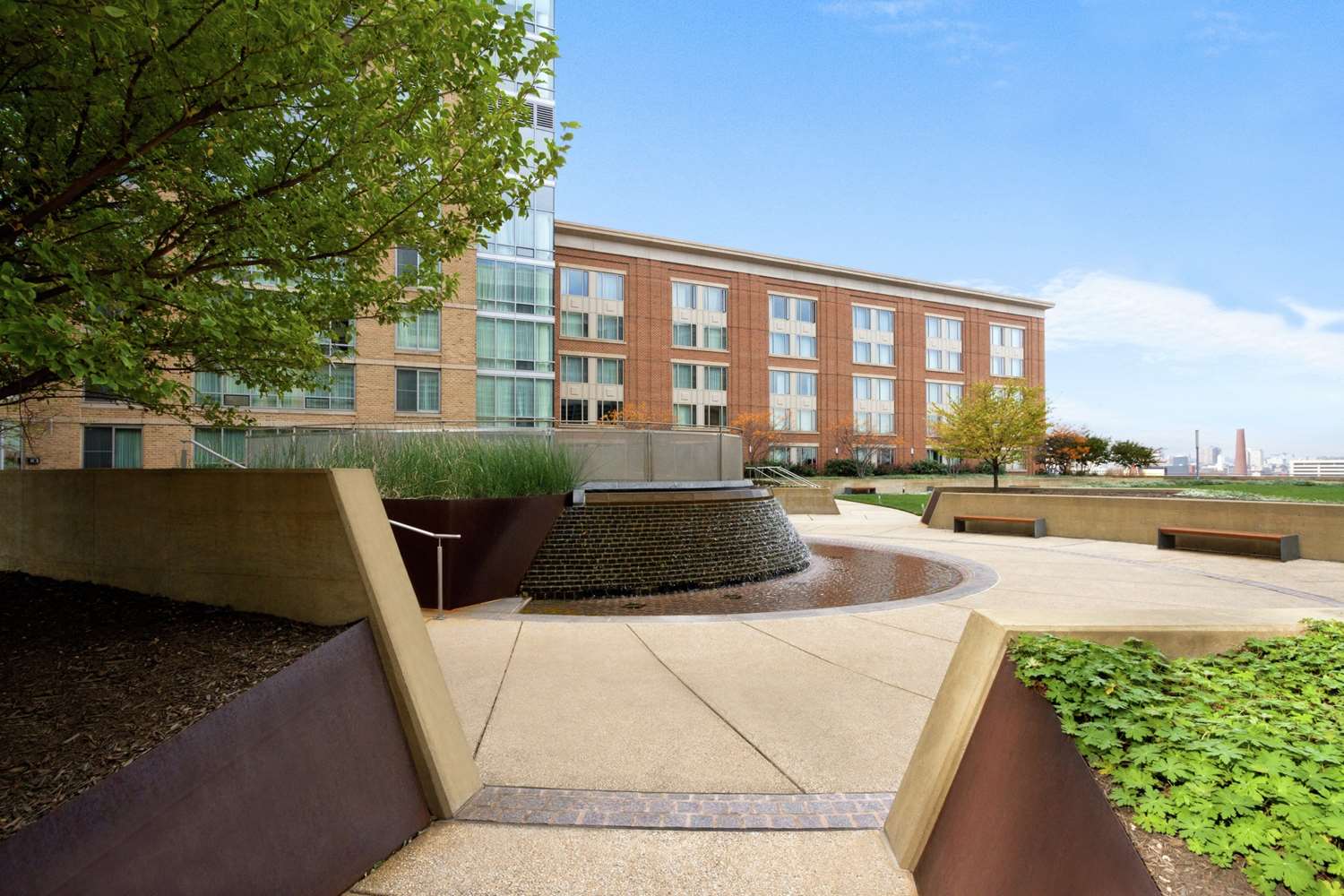 Hilton Garden Inn Baltimore Inner Harbor 2