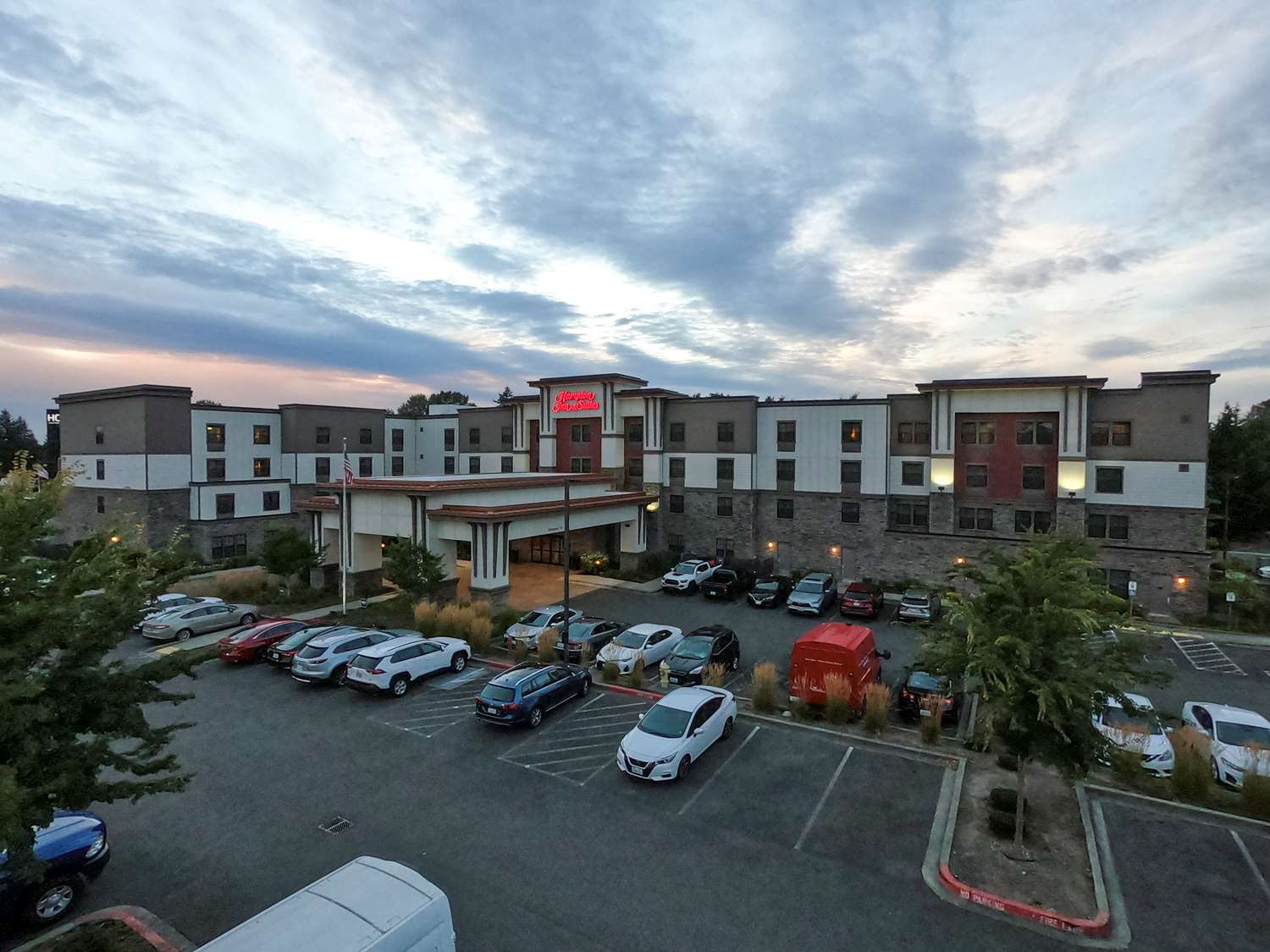 Hampton Inn & Suites DuPont 2